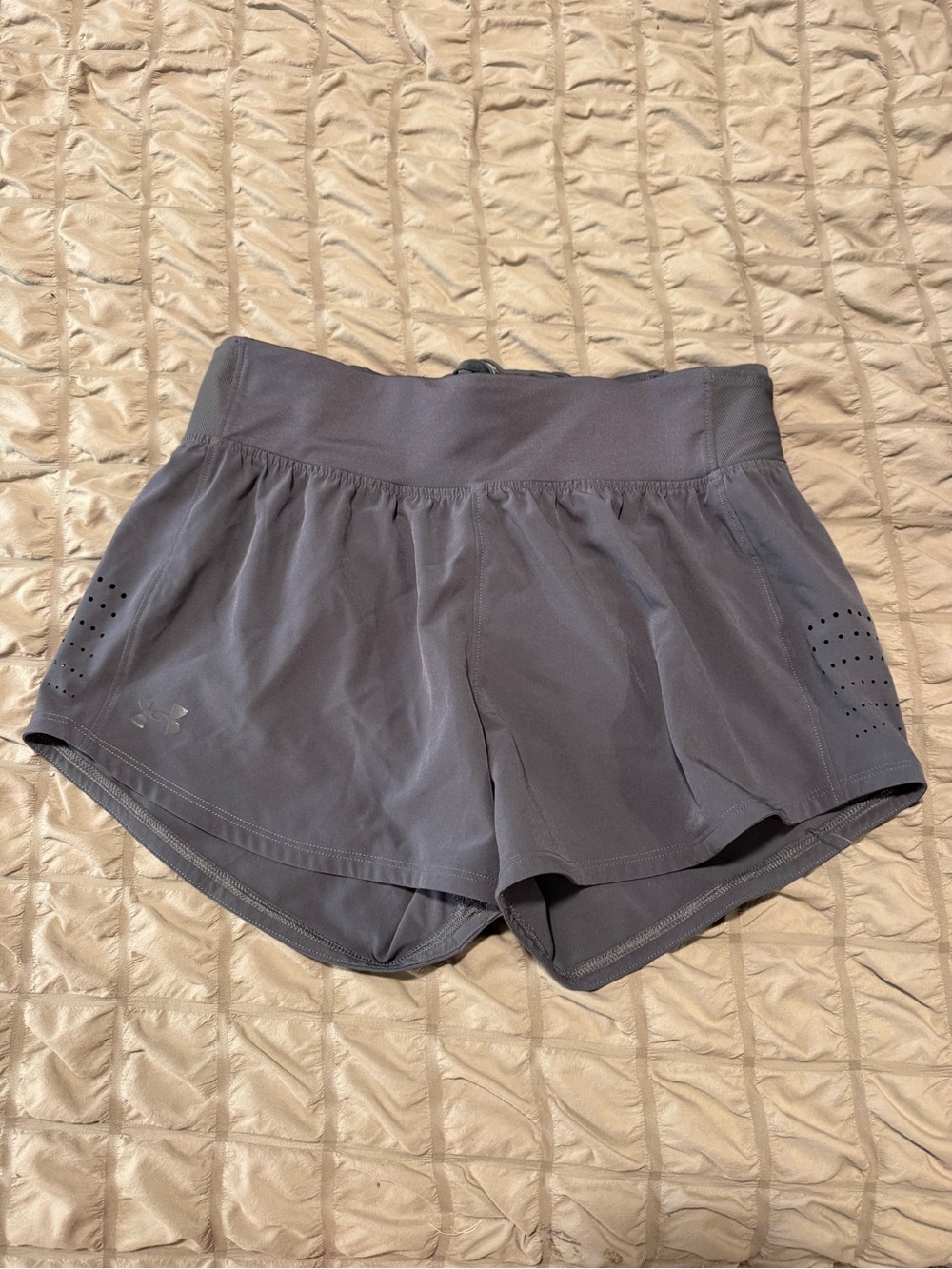 Under Armour Women's Slate Gray Athletic Shorts - medium